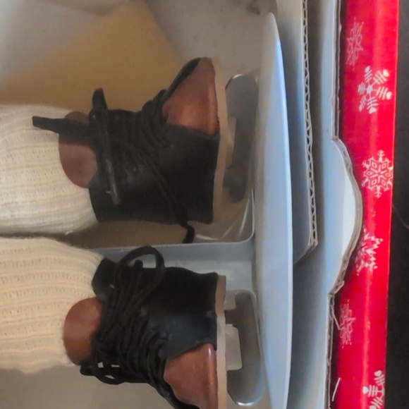 Vintage "Brian" Winterfest Porcelain Doll - Picture 7 of 16